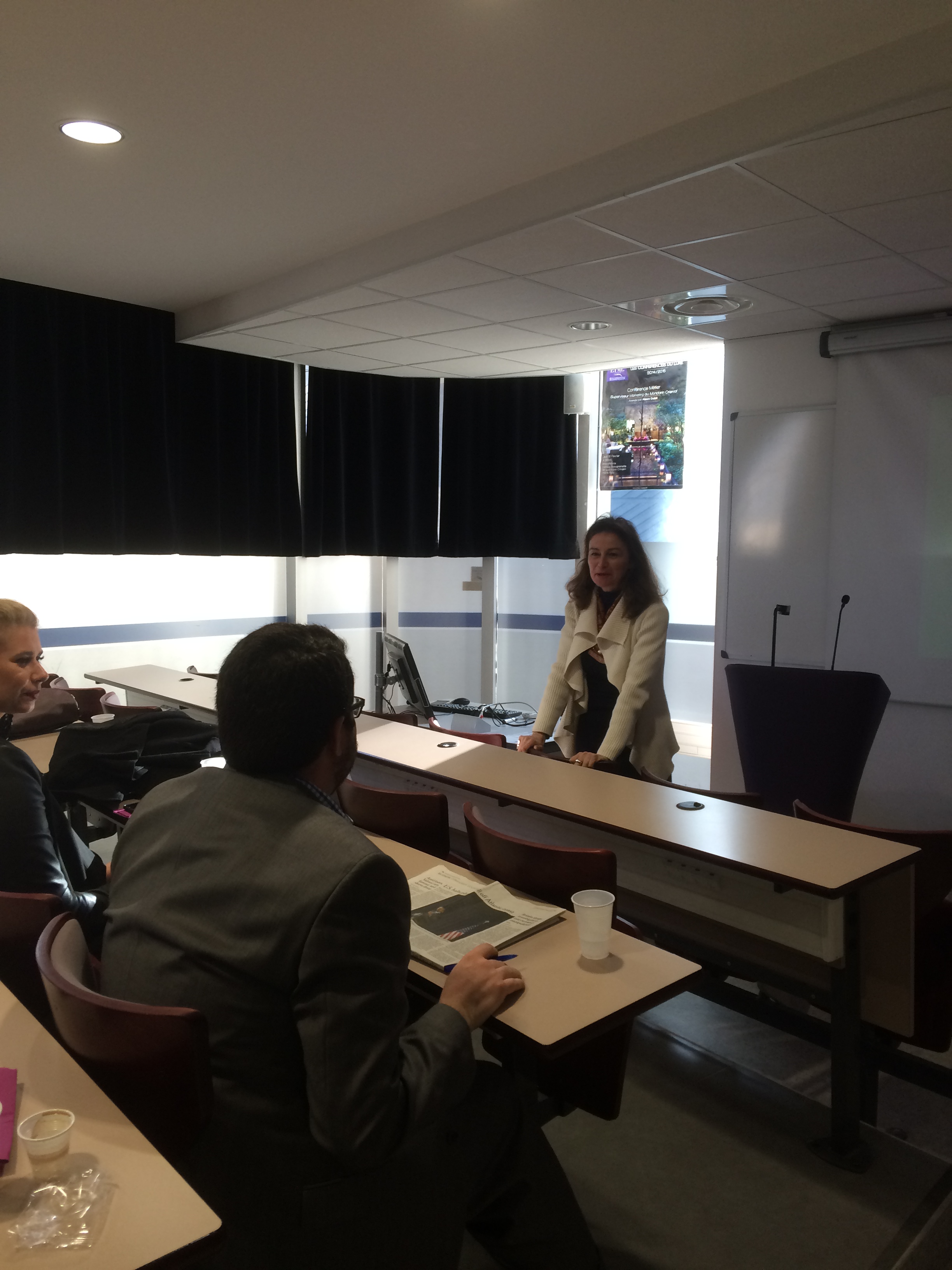 EIML Paris élèves dans la salle de conférences
